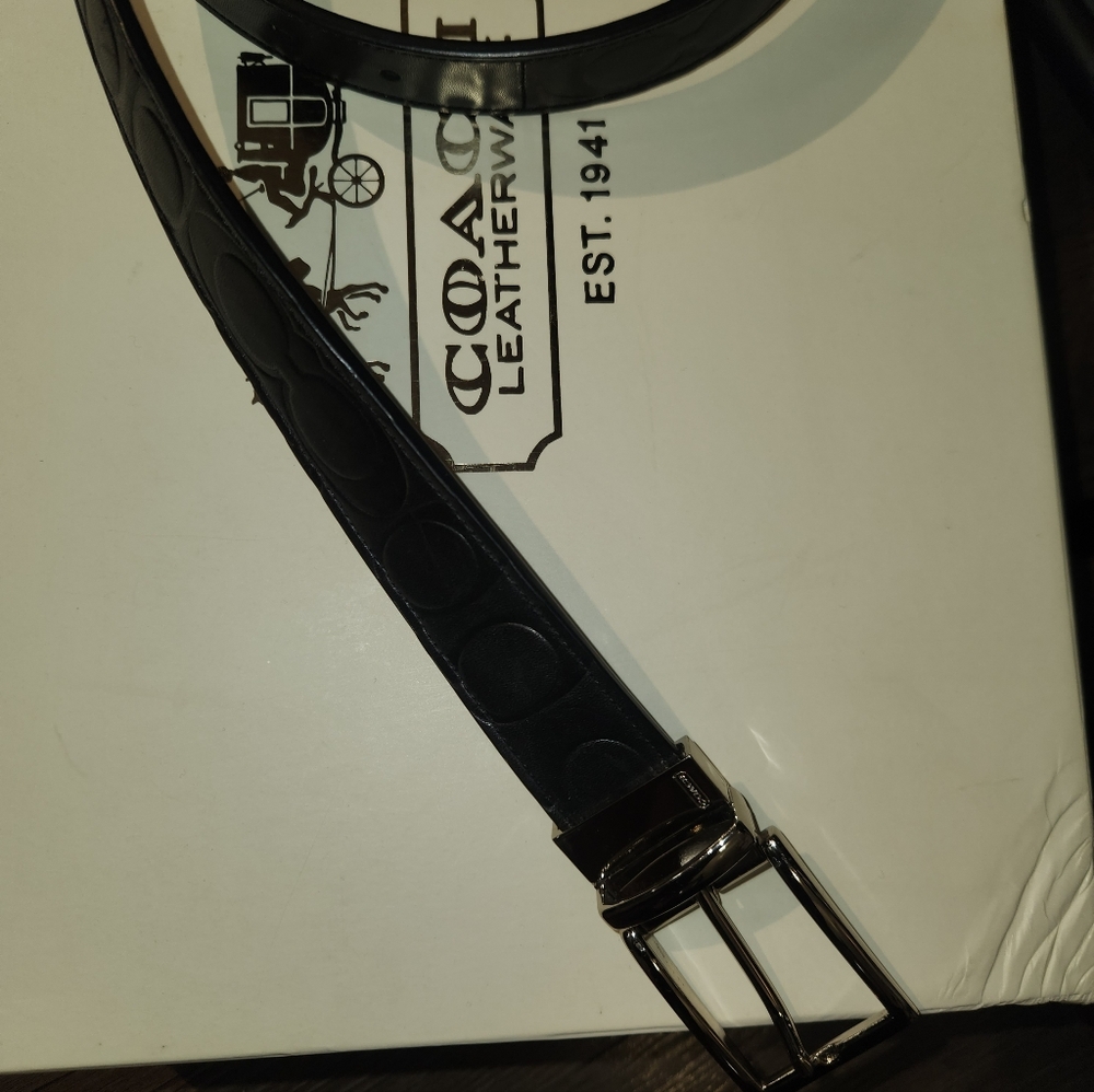 COACH Women's Black Leather Belt with Embossed Signature C Pattern - Size 34 - Picture 2 of 2
